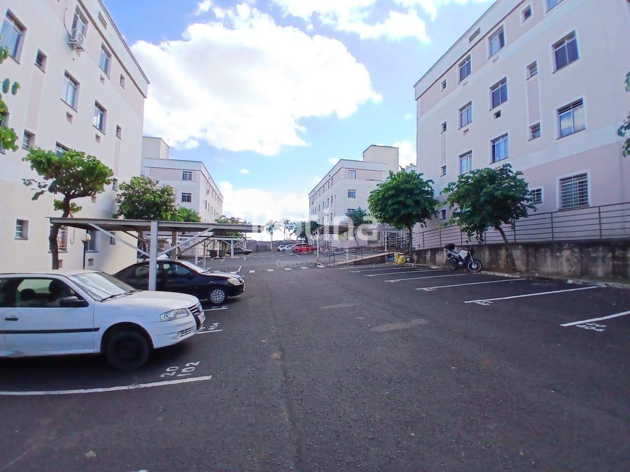 Apartamento para alugar, 2 quartos em Uberlândia no bairro Shopping Park no valor de R$ 950,00 - Rotina Imobiliária: 