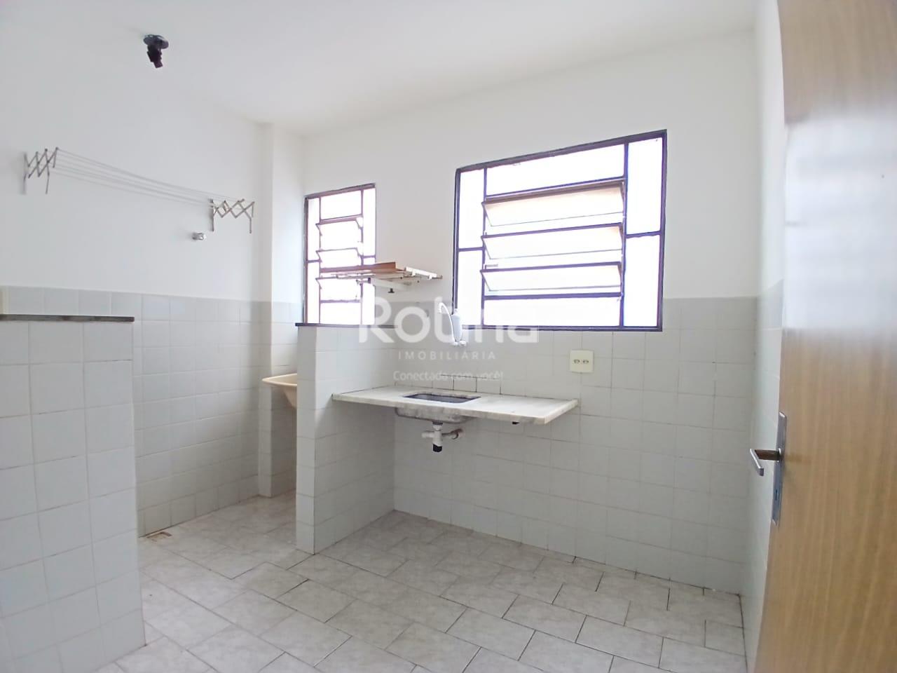 Apartamento para alugar, 3 quartos em Uberlândia no bairro Santa Mônica no valor de R$ 1.300,00 - Rotina Imobiliária: 