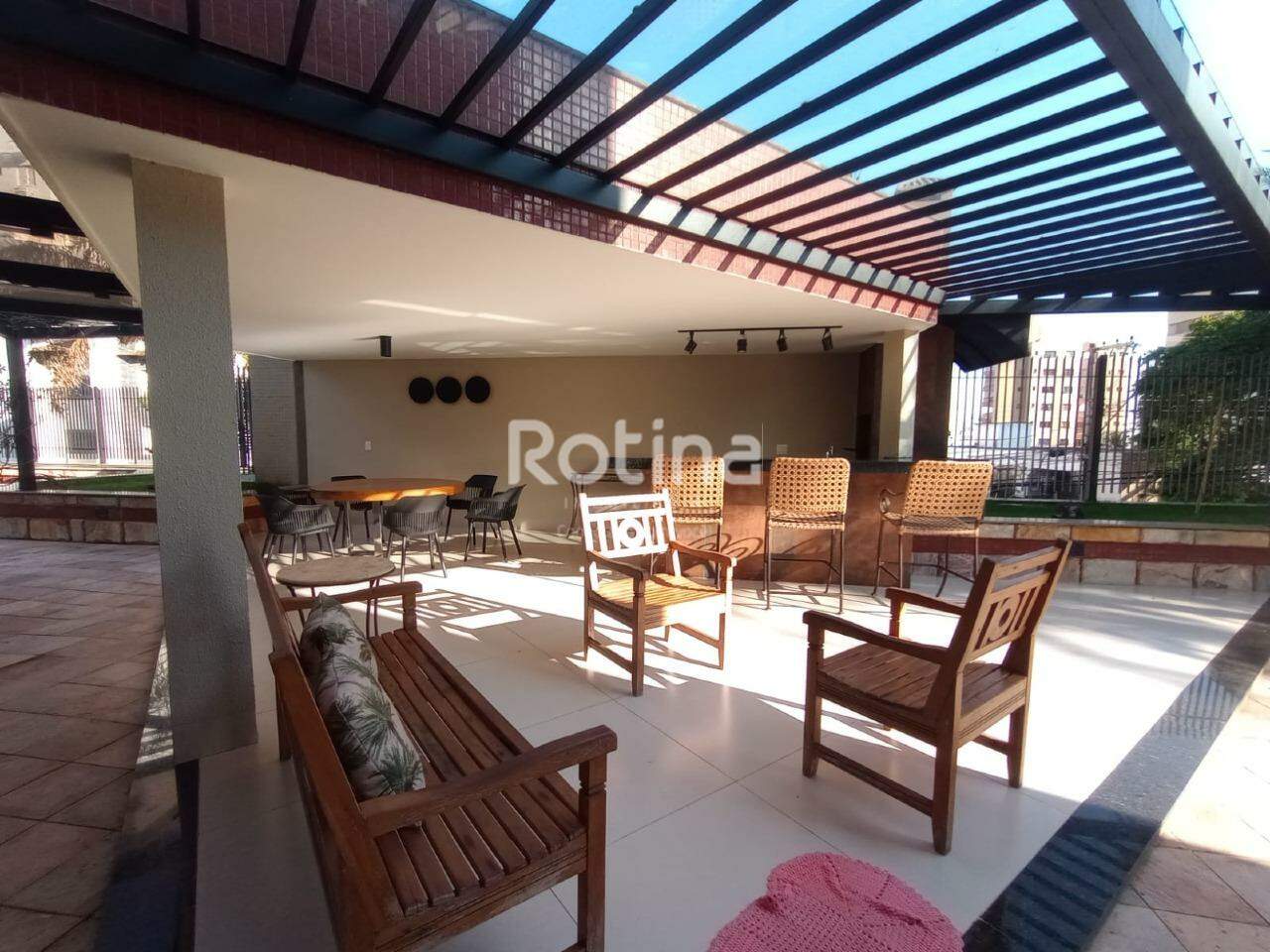 Apartamento para alugar, 3 quartos em Uberlândia no bairro Tabajaras no valor de R$ 2.300,00 - Rotina Imobiliária: 