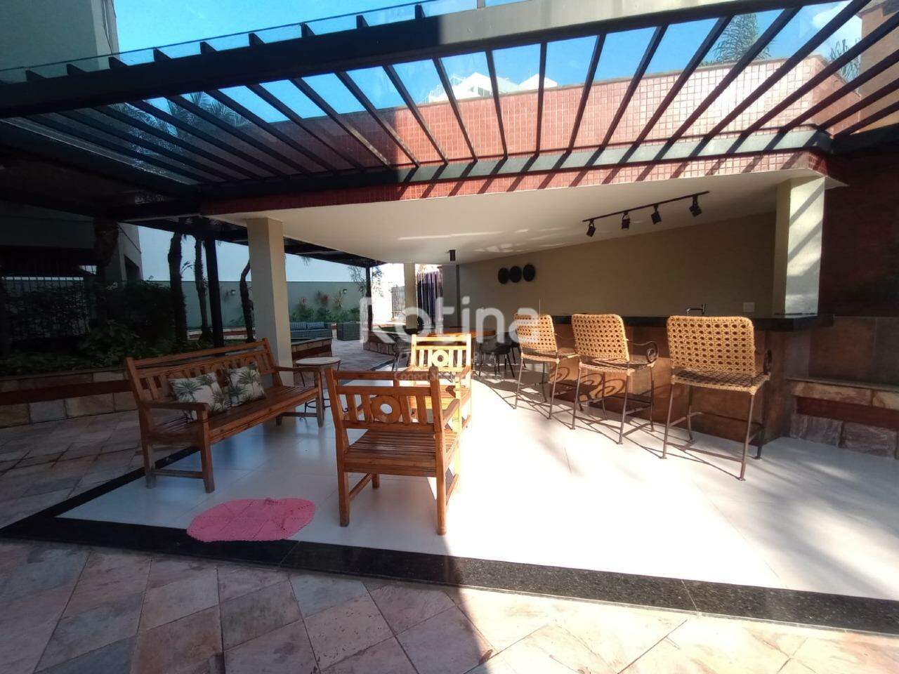 Apartamento para alugar, 3 quartos em Uberlândia no bairro Tabajaras no valor de R$ 2.300,00 - Rotina Imobiliária: 