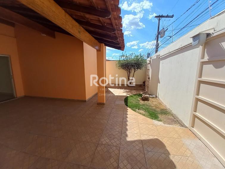 Casa para alugar, 3 quartos em Uberlândia no bairro Granada no valor de R$ 2.500,00 - Rotina Imobiliária: 