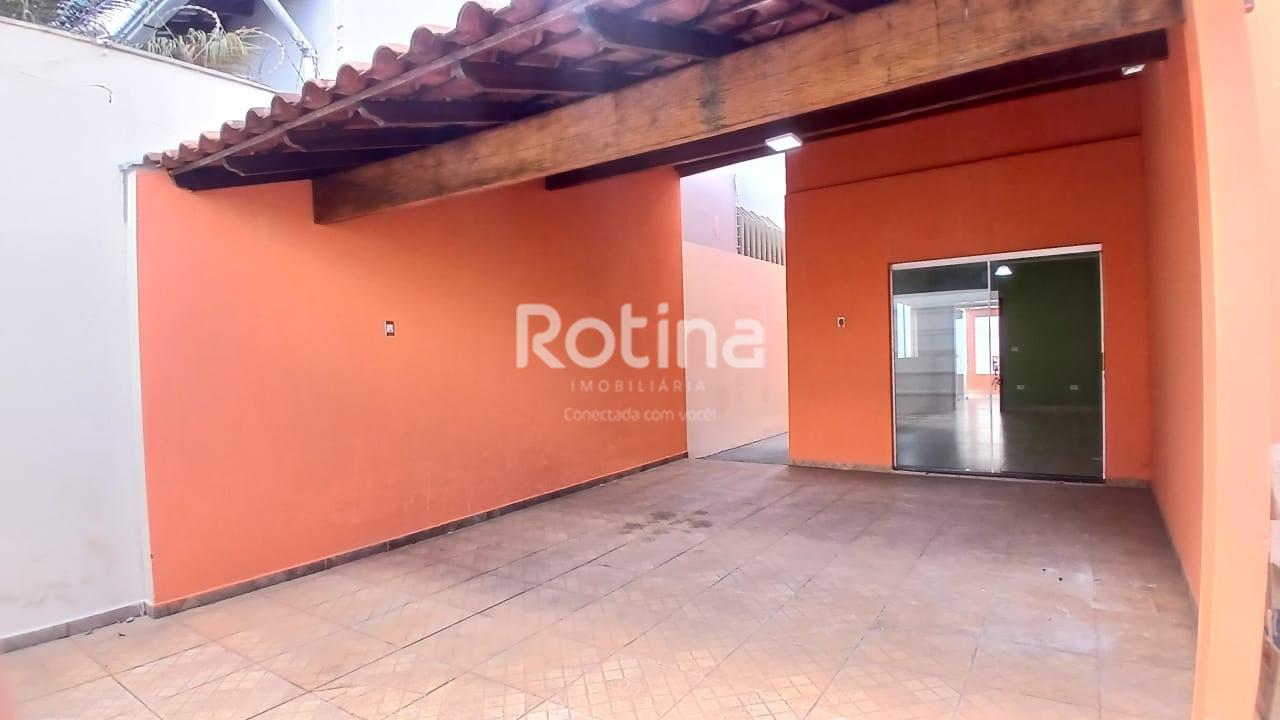 Casa para alugar, 3 quartos em Uberlândia no bairro Granada no valor de R$ 2.500,00 - Rotina Imobiliária: 