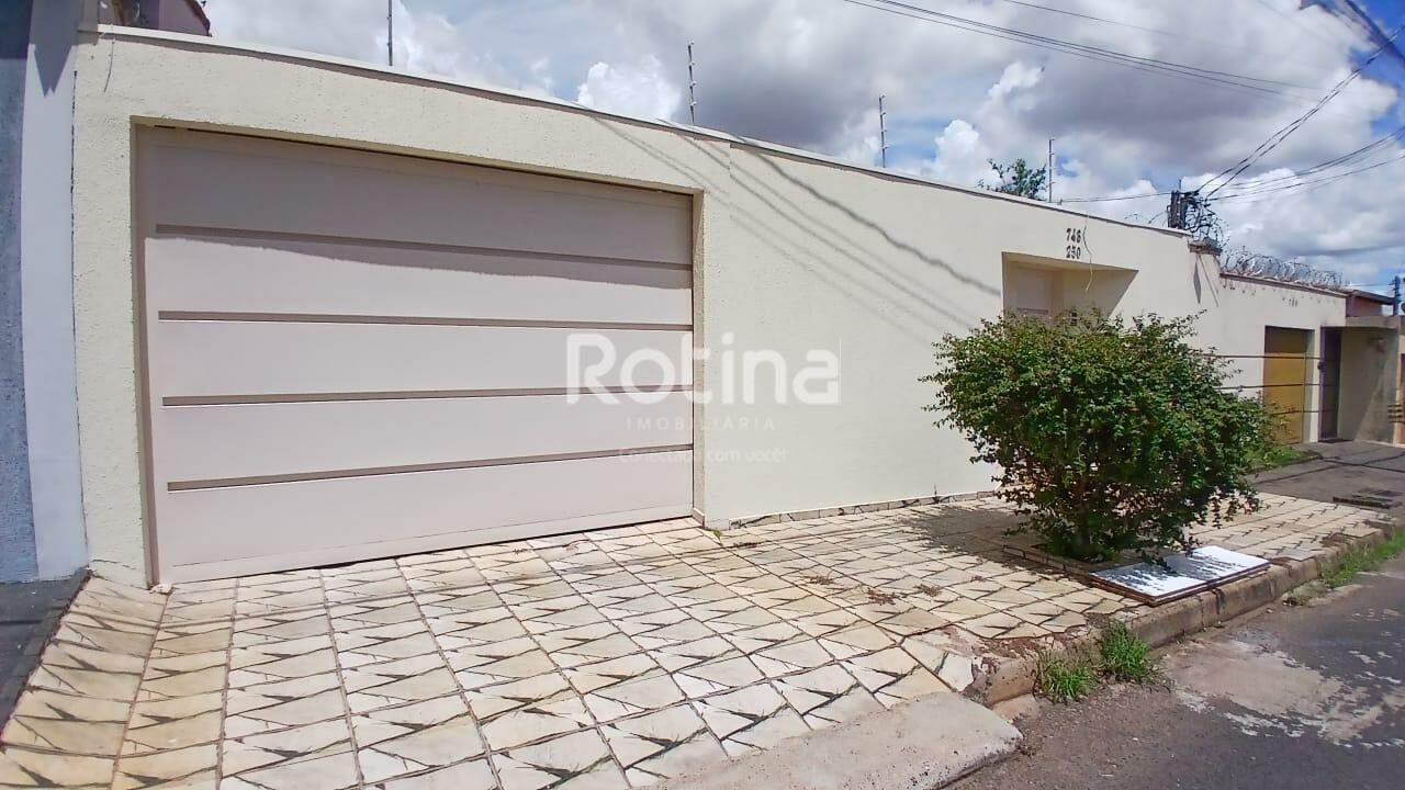 Casa para alugar, 3 quartos em Uberlândia no bairro Granada no valor de R$ 2.500,00 - Rotina Imobiliária: 