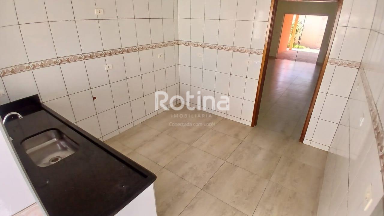 Casa para alugar, 3 quartos em Uberlândia no bairro Granada no valor de R$ 2.500,00 - Rotina Imobiliária: 