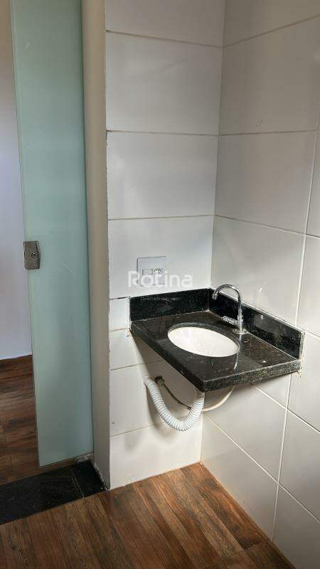 Galpão para alugar, em Uberlândia no bairro Marta Helena no valor de R$ 8.000,00 - Rotina Imobiliária: 