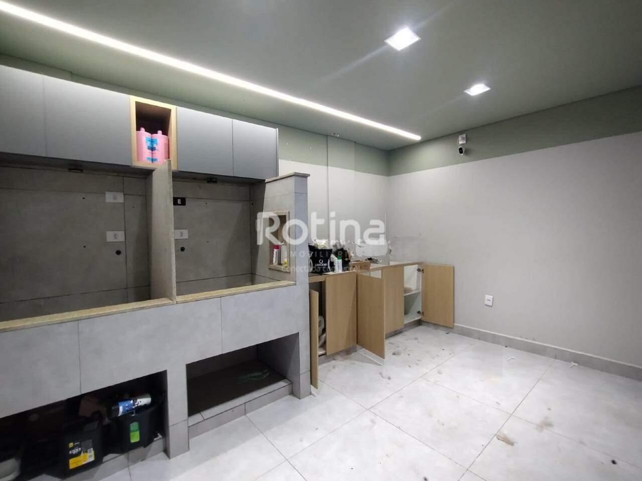Loja para alugar, em Uberlândia no bairro Segismundo Pereira no valor de R$ 4.000,00 - Rotina Imobiliária: 