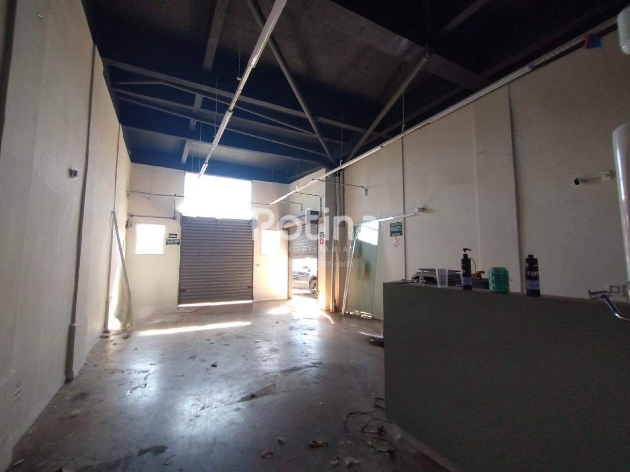 Loja para alugar, em Uberlândia no bairro Segismundo Pereira no valor de R$ 4.000,00 - Rotina Imobiliária: 