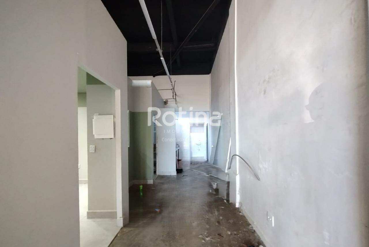 Loja para alugar, em Uberlândia no bairro Segismundo Pereira no valor de R$ 4.000,00 - Rotina Imobiliária: 