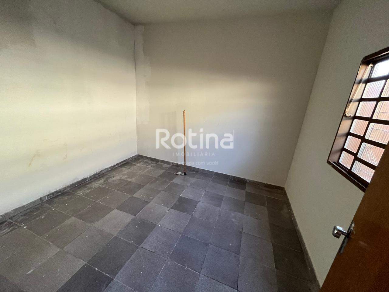 Casa para alugar, 2 quartos em Uberlândia no bairro Segismundo Pereira no valor de R$ 1.150,00 - Rotina Imobiliária: 