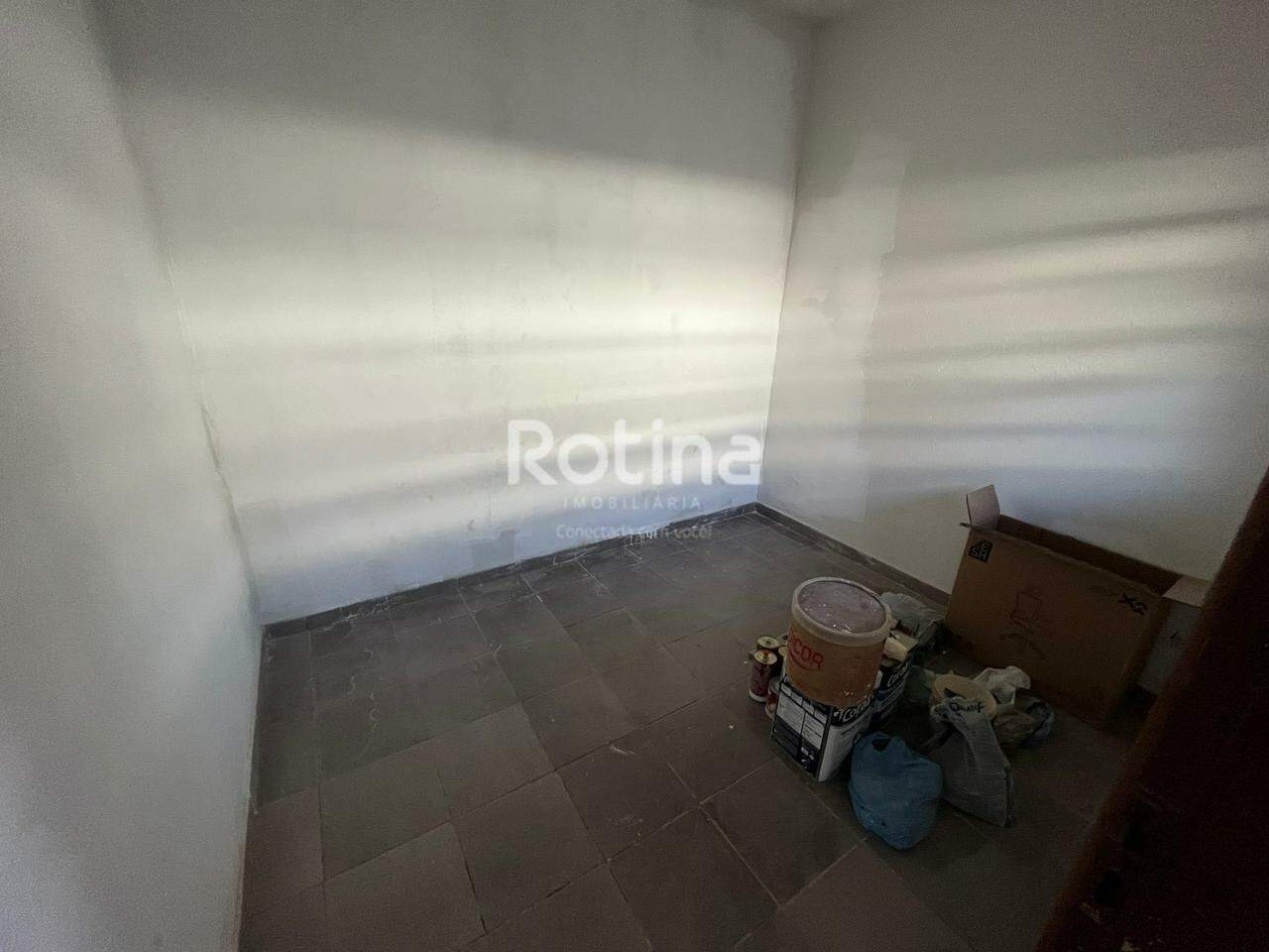 Casa para alugar, 2 quartos em Uberlândia no bairro Segismundo Pereira no valor de R$ 1.150,00 - Rotina Imobiliária: 