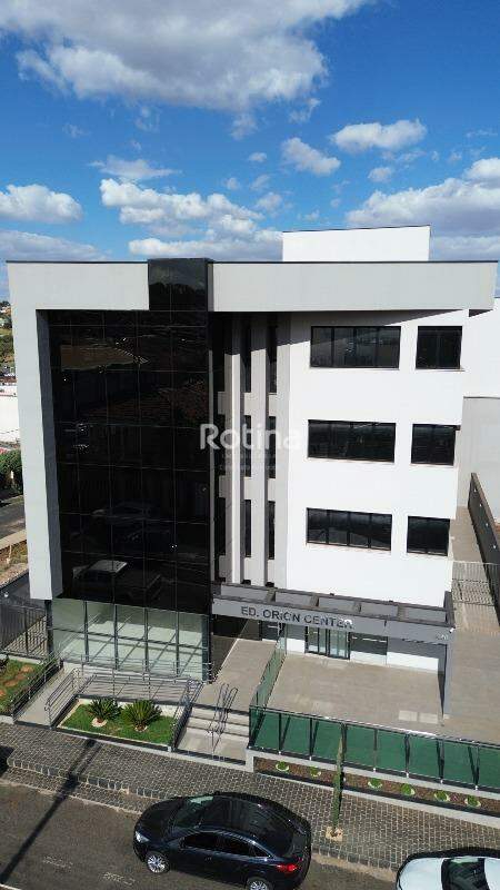 Sala para alugar, em Uberlândia no bairro Nossa Senhora Aparecida no valor de R$ 3.500,00 - Rotina Imobiliária: 
