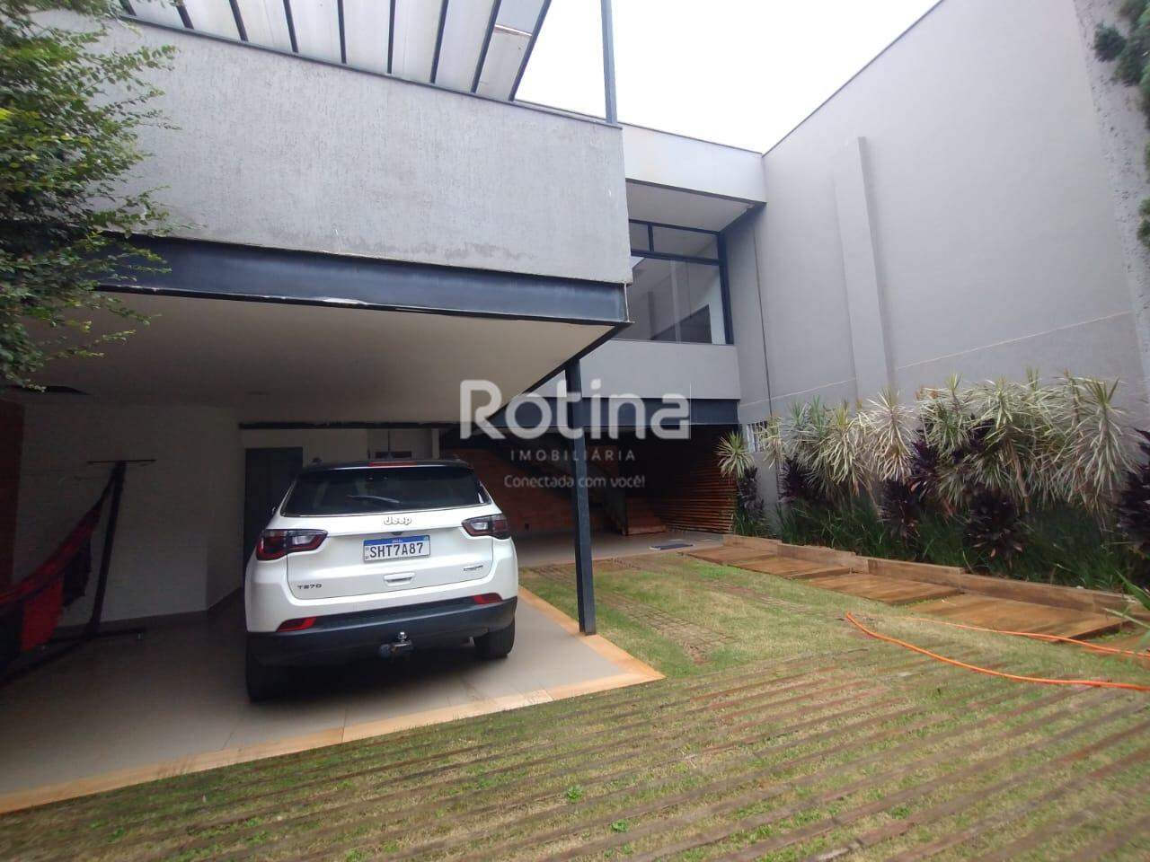 Casa para alugar, 5 quartos em Uberlândia no bairro Santa Mônica no valor de R$ 8.000,00 - Rotina Imobiliária: 