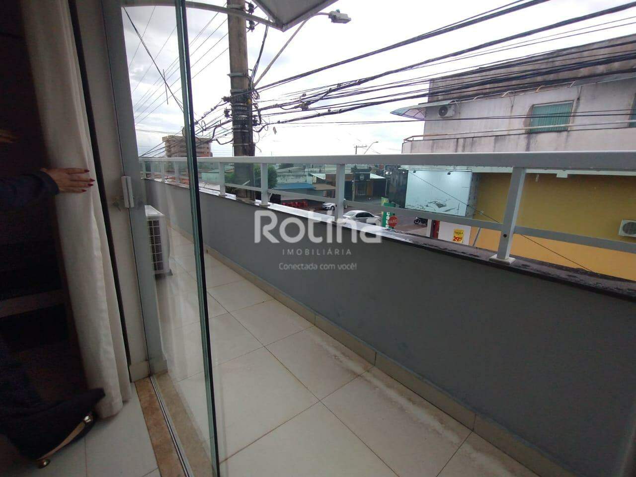 Casa para alugar, 5 quartos em Uberlândia no bairro Santa Mônica no valor de R$ 8.000,00 - Rotina Imobiliária: 