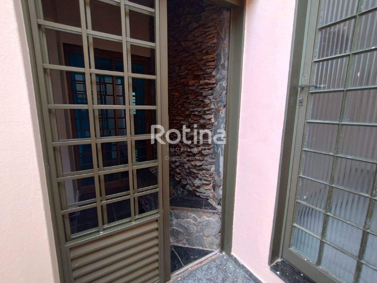 Casa para alugar, 3 quartos em Uberlândia no bairro Santa Mônica no valor de R$ 2.600,00 - Rotina Imobiliária: 