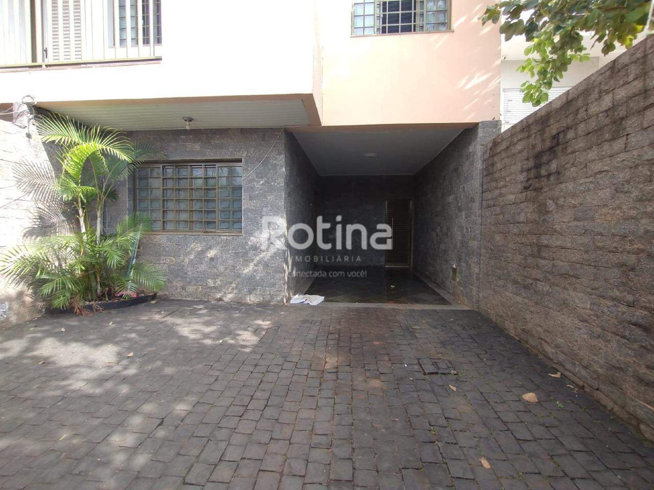 Casa para alugar, 3 quartos em Uberlândia no bairro Santa Mônica no valor de R$ 2.600,00 - Rotina Imobiliária: 