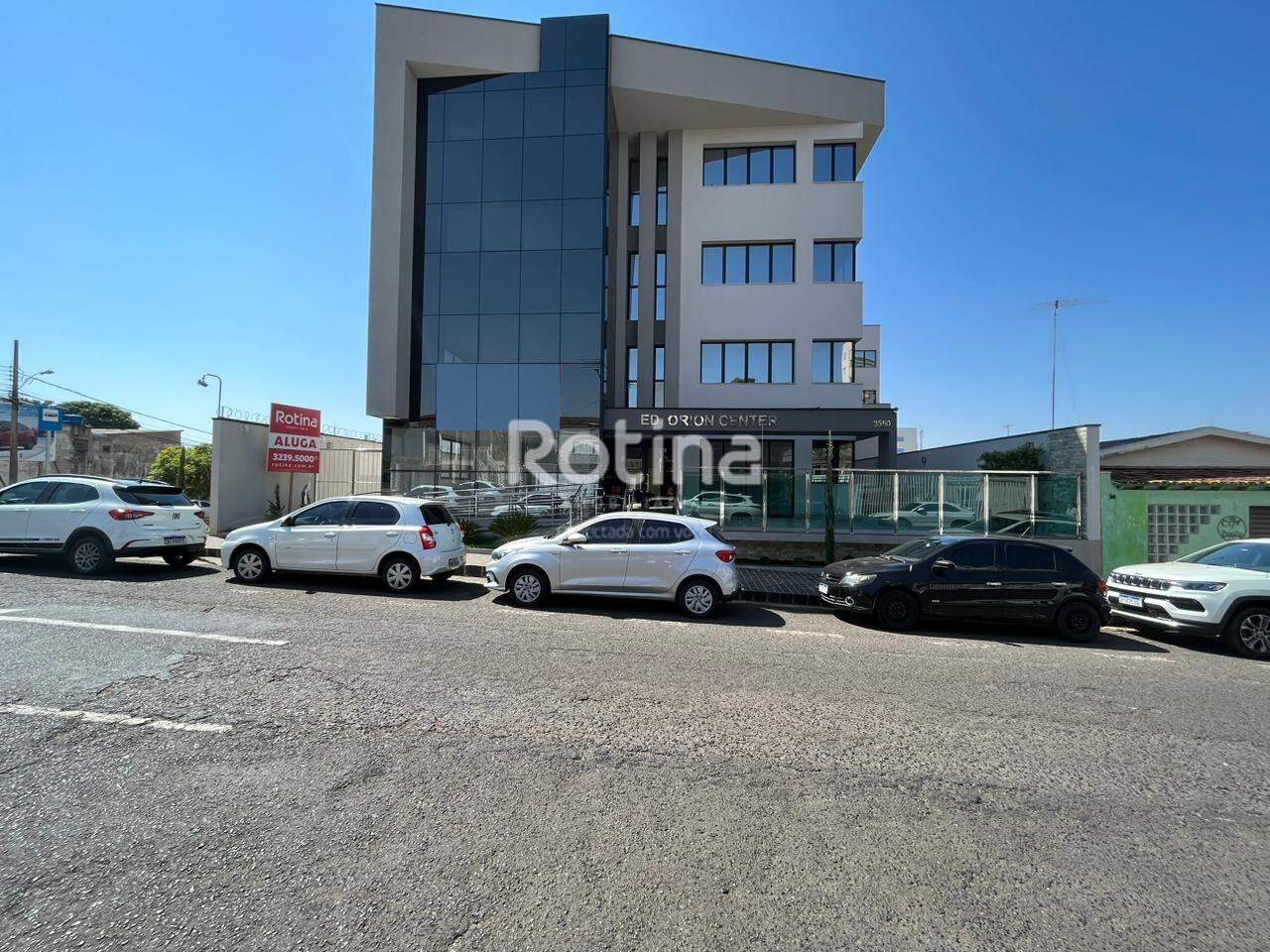 Sala para alugar, em Uberlândia no bairro Nossa Senhora Aparecida no valor de R$ 1.900,00 - Rotina Imobiliária: 