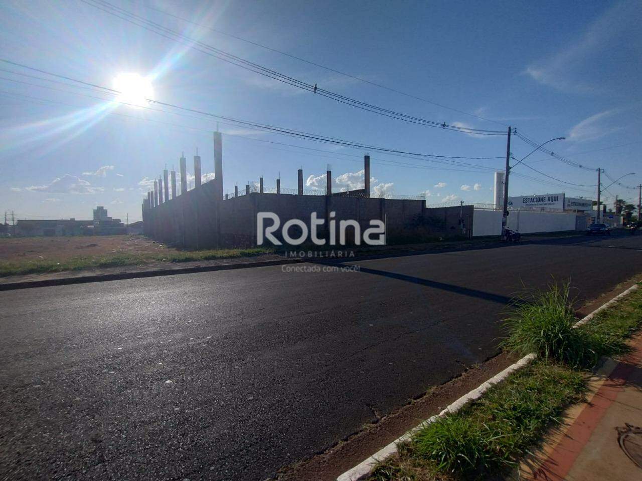 Área para alugar, em Uberlândia no bairro Aclimação no valor de R$ 6.000,00 - Rotina Imobiliária: 