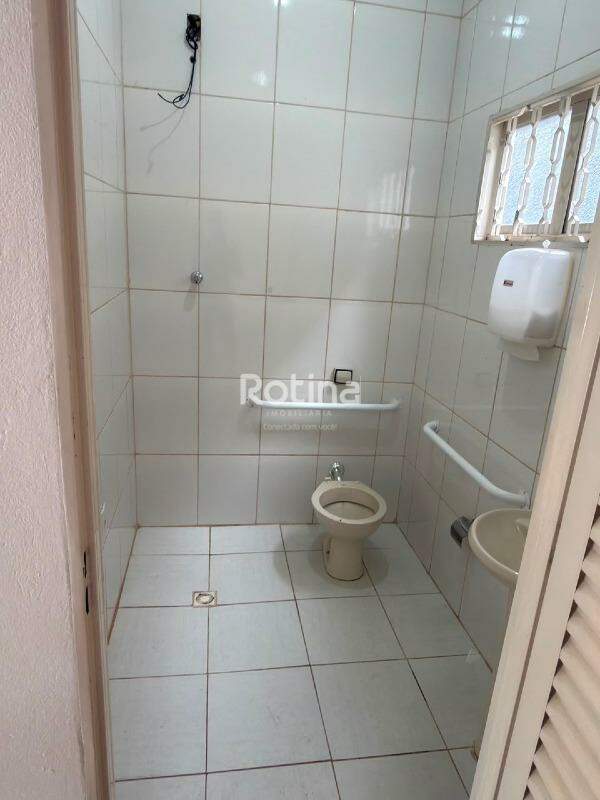 Galpão para alugar, em Uberlândia no bairro Umuarama no valor de R$ 12.000,00 - Rotina Imobiliária: 