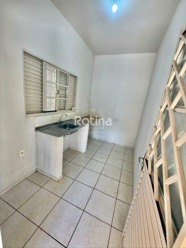 Galpão para alugar, em Uberlândia no bairro Umuarama no valor de R$ 12.000,00 - Rotina Imobiliária: 