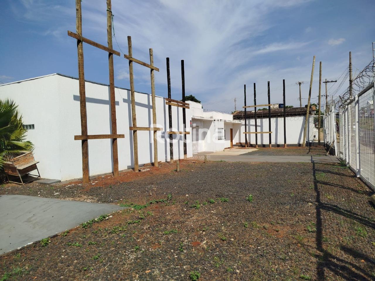 Área para alugar, em Uberlândia no bairro Brasil no valor de R$ 6.600,00 - Rotina Imobiliária: 