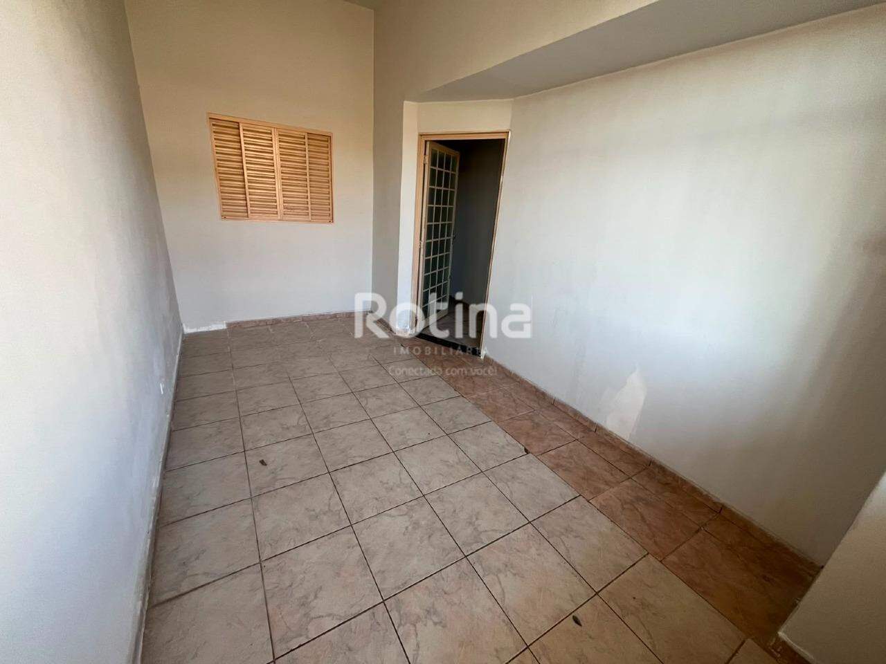 Casa para alugar, 3 quartos em Uberlândia no bairro Santa Mônica no valor de R$ 1.700,00 - Rotina Imobiliária: 
