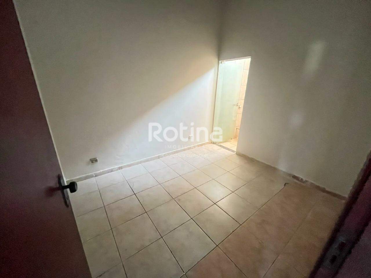 Casa para alugar, 3 quartos em Uberlândia no bairro Santa Mônica no valor de R$ 1.700,00 - Rotina Imobiliária: 