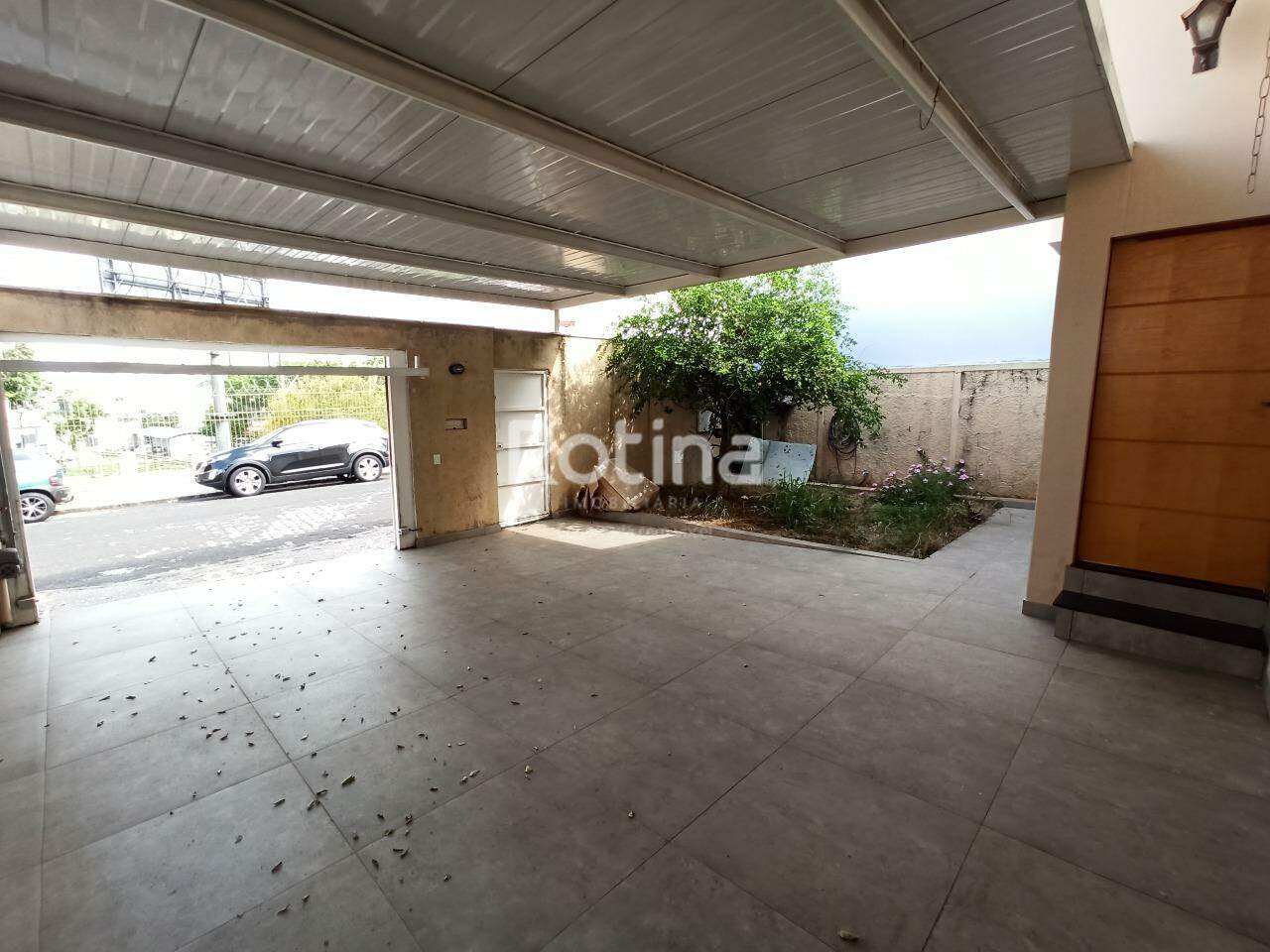 Casa para alugar, 2 quartos em Uberlândia no bairro Nossa Senhora Aparecida no valor de R$ 3.100,00 - Rotina Imobiliária: 