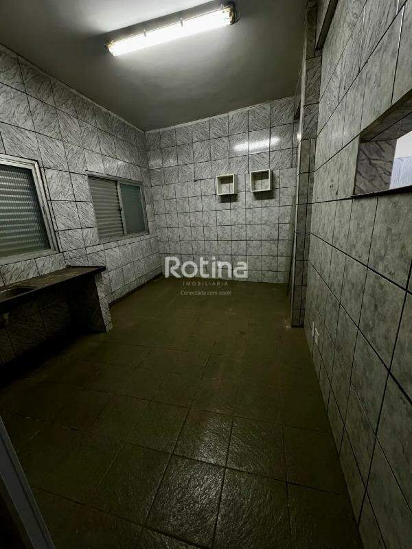 Loja para alugar, em Uberlândia no bairro Bom Jesus no valor de R$ 2.500,00 - Rotina Imobiliária: 