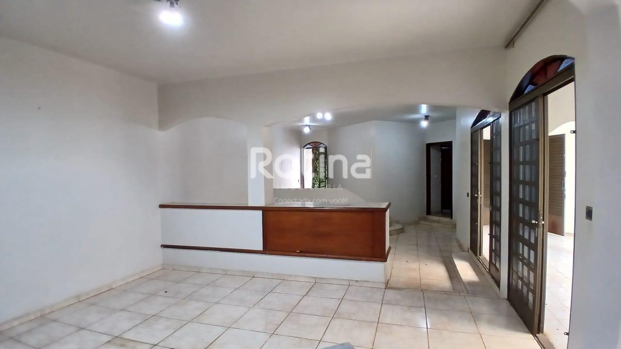 Casa para alugar, 5 quartos em Uberlândia no bairro Santa Mônica no valor de R$ 2.500,00 - Rotina Imobiliária: 