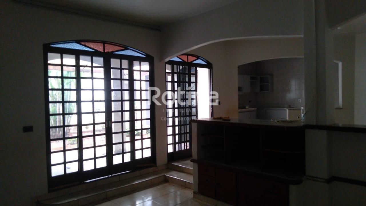 Casa para alugar, 5 quartos em Uberlândia no bairro Santa Mônica no valor de R$ 2.500,00 - Rotina Imobiliária: 