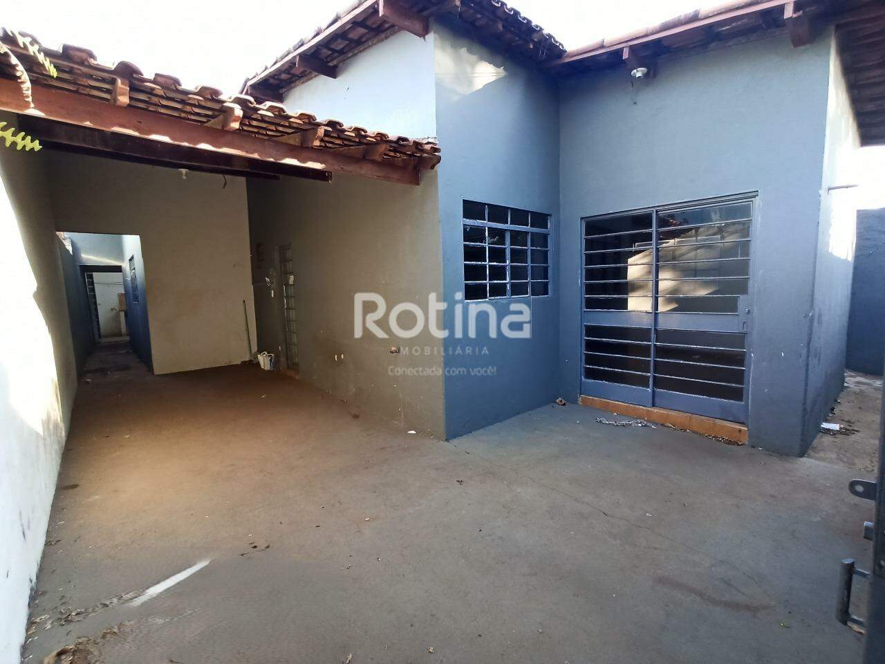 Casa para alugar, 4 quartos em Uberlândia no bairro Jardim das Palmeiras no valor de R$ 2.000,00 - Rotina Imobiliária: 