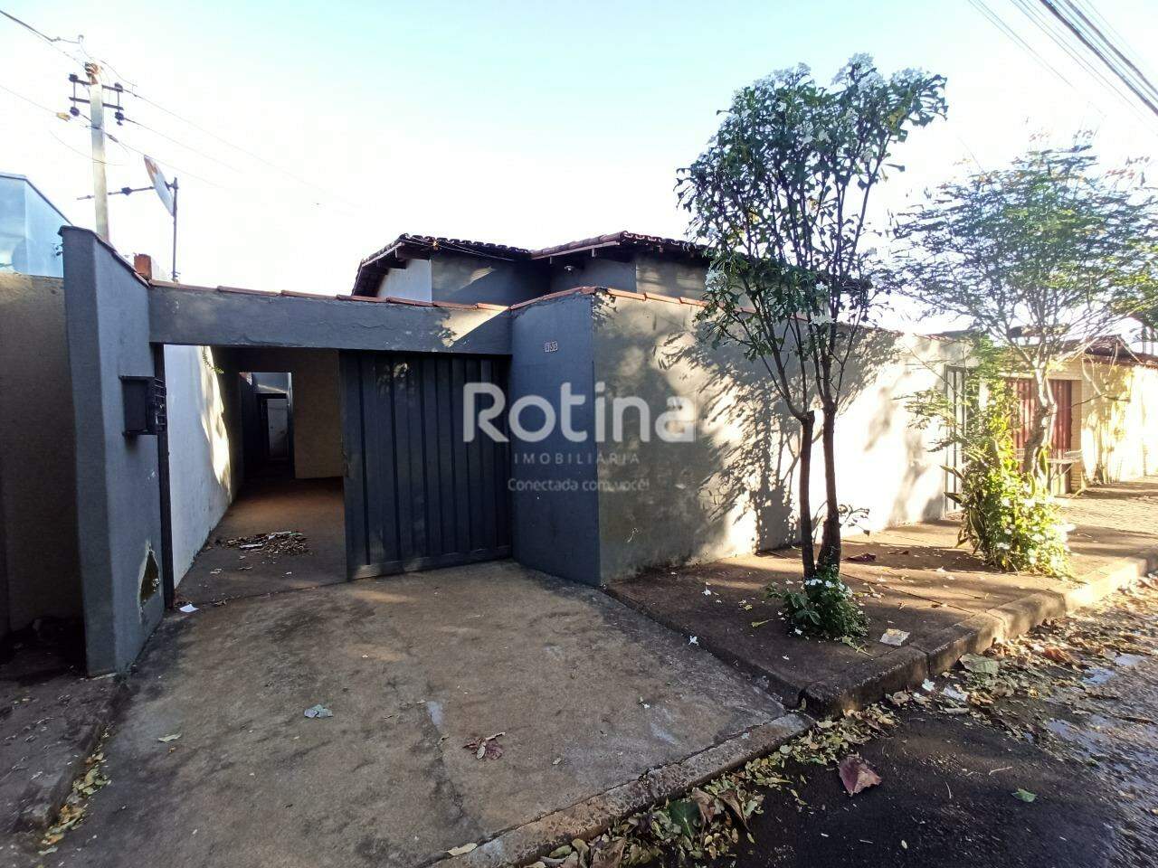 Casa para alugar, 4 quartos em Uberlândia no bairro Jardim das Palmeiras no valor de R$ 2.000,00 - Rotina Imobiliária: 