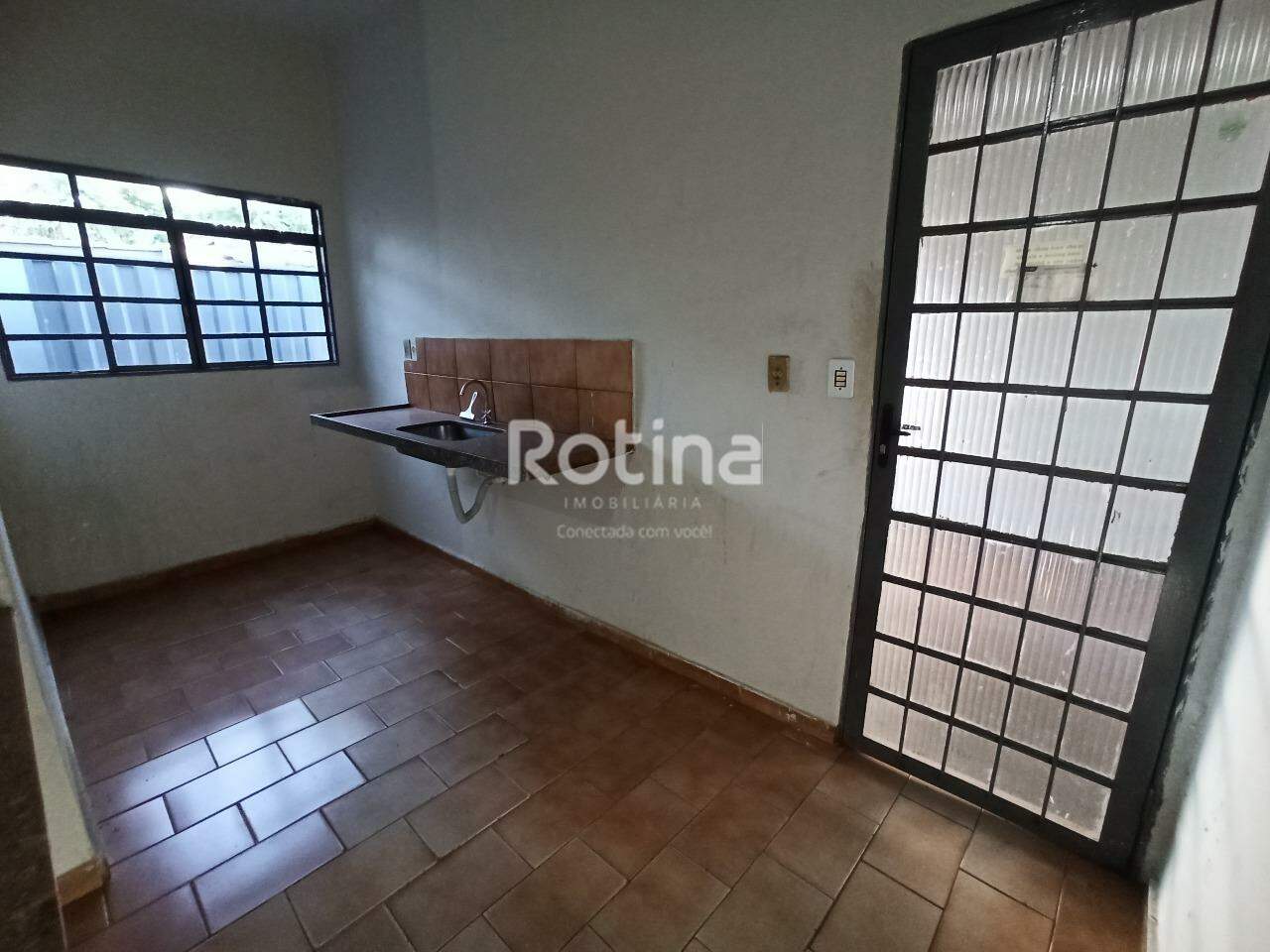 Casa para alugar, 4 quartos em Uberlândia no bairro Jardim das Palmeiras no valor de R$ 2.000,00 - Rotina Imobiliária: 