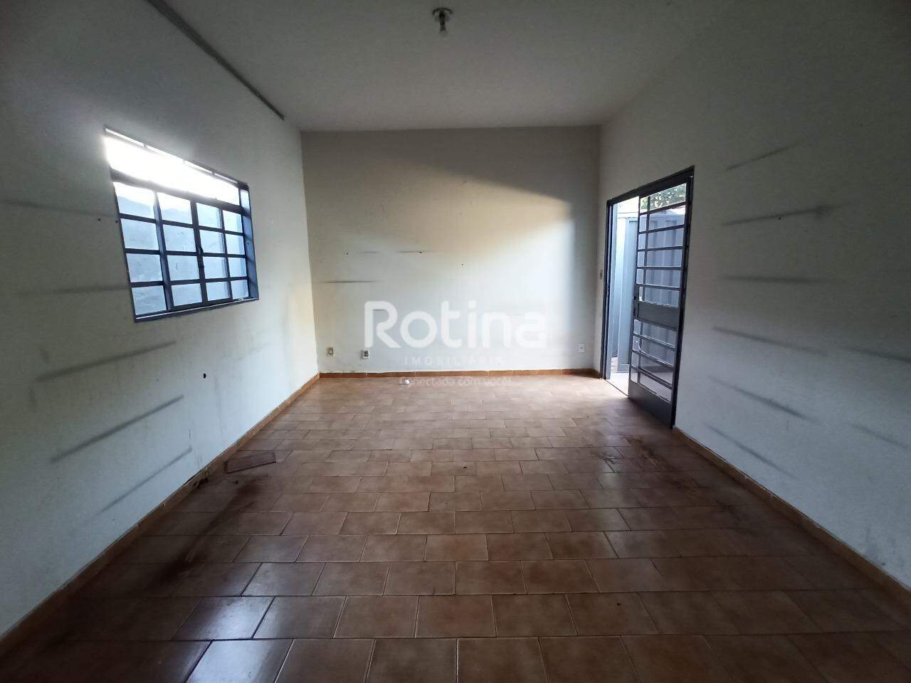 Casa para alugar, 4 quartos em Uberlândia no bairro Jardim das Palmeiras no valor de R$ 2.000,00 - Rotina Imobiliária: 