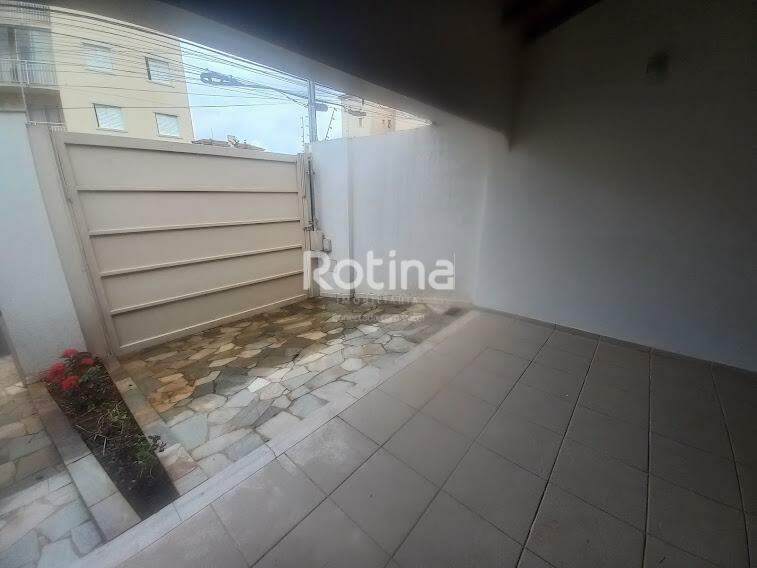 Casa para alugar, 4 quartos em Uberlândia no bairro Santa Mônica no valor de R$ 5.000,00 - Rotina Imobiliária: 
