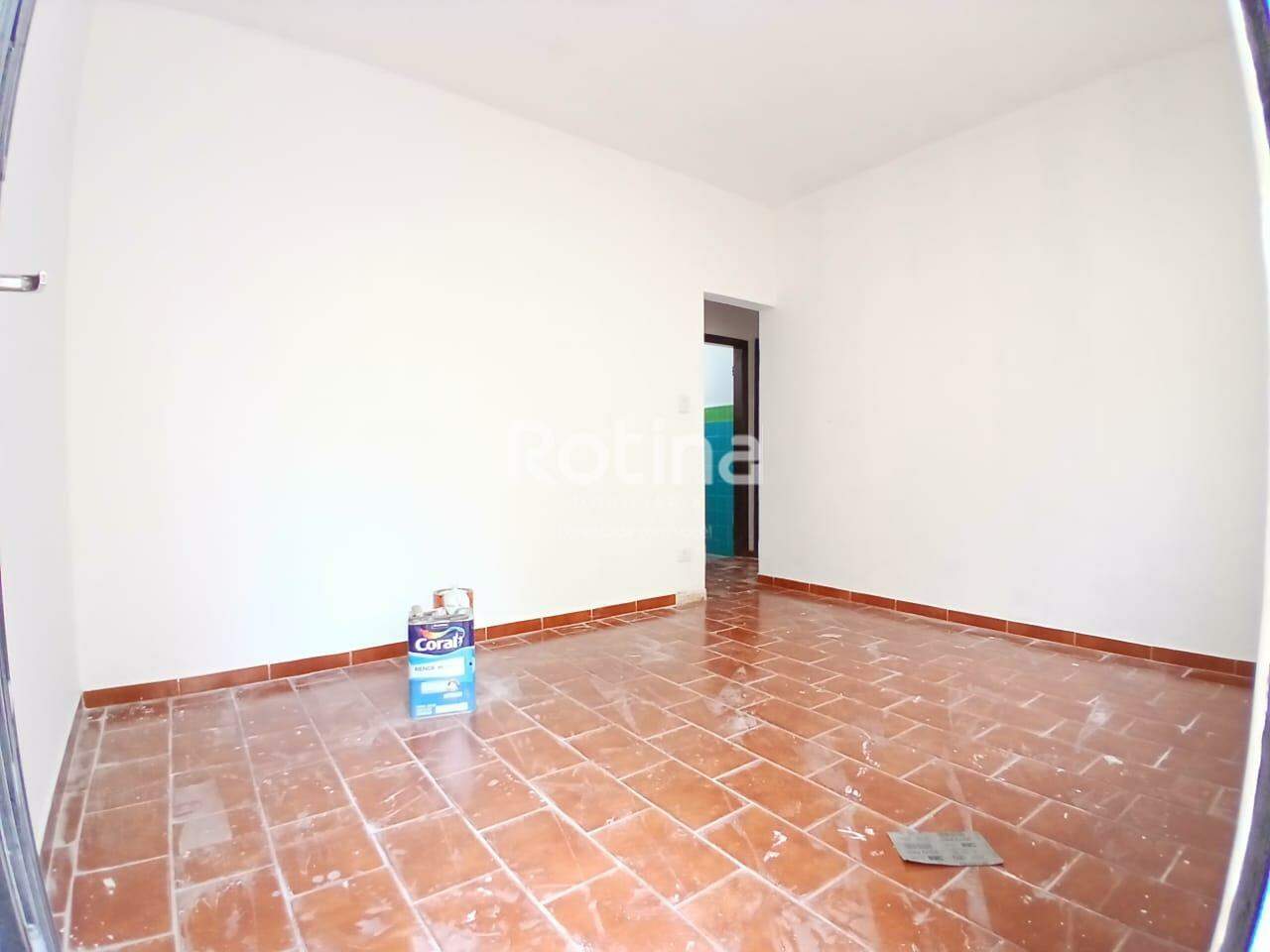 Casa para alugar, 2 quartos em Uberlândia no bairro Cazeca no valor de R$ 1.200,00 - Rotina Imobiliária: 