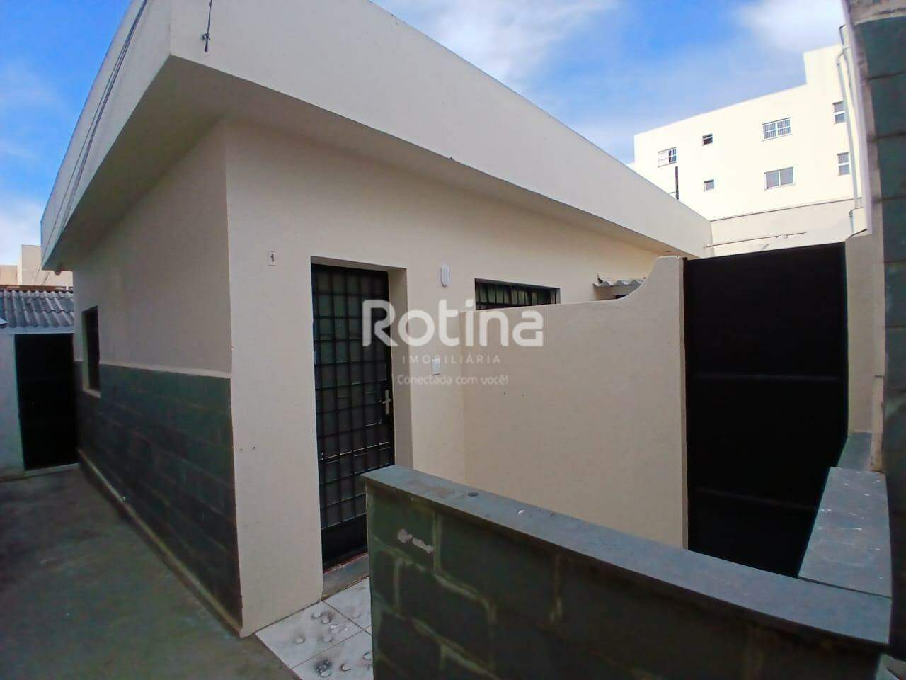 Casa para alugar, 2 quartos em Uberlândia no bairro Cazeca no valor de R$ 1.200,00 - Rotina Imobiliária: 