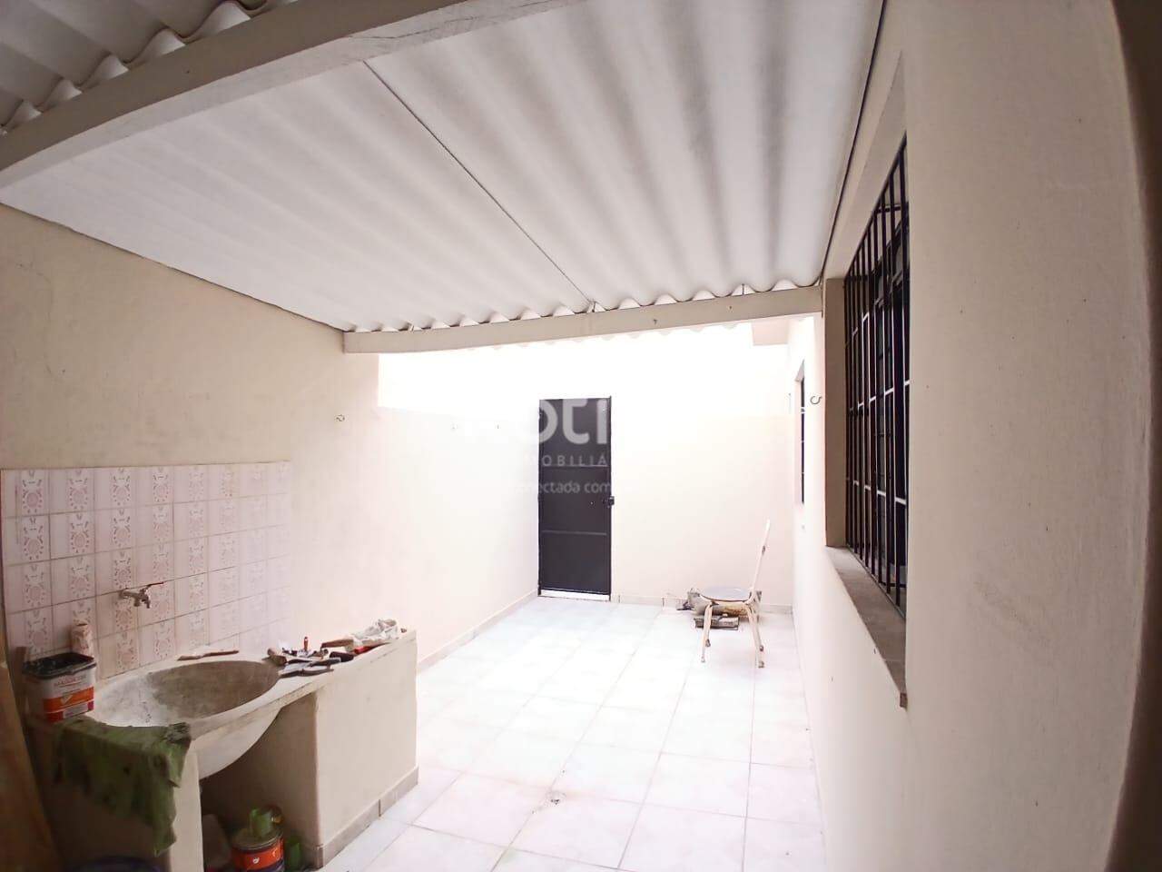 Casa para alugar, 2 quartos em Uberlândia no bairro Cazeca no valor de R$ 1.200,00 - Rotina Imobiliária: 