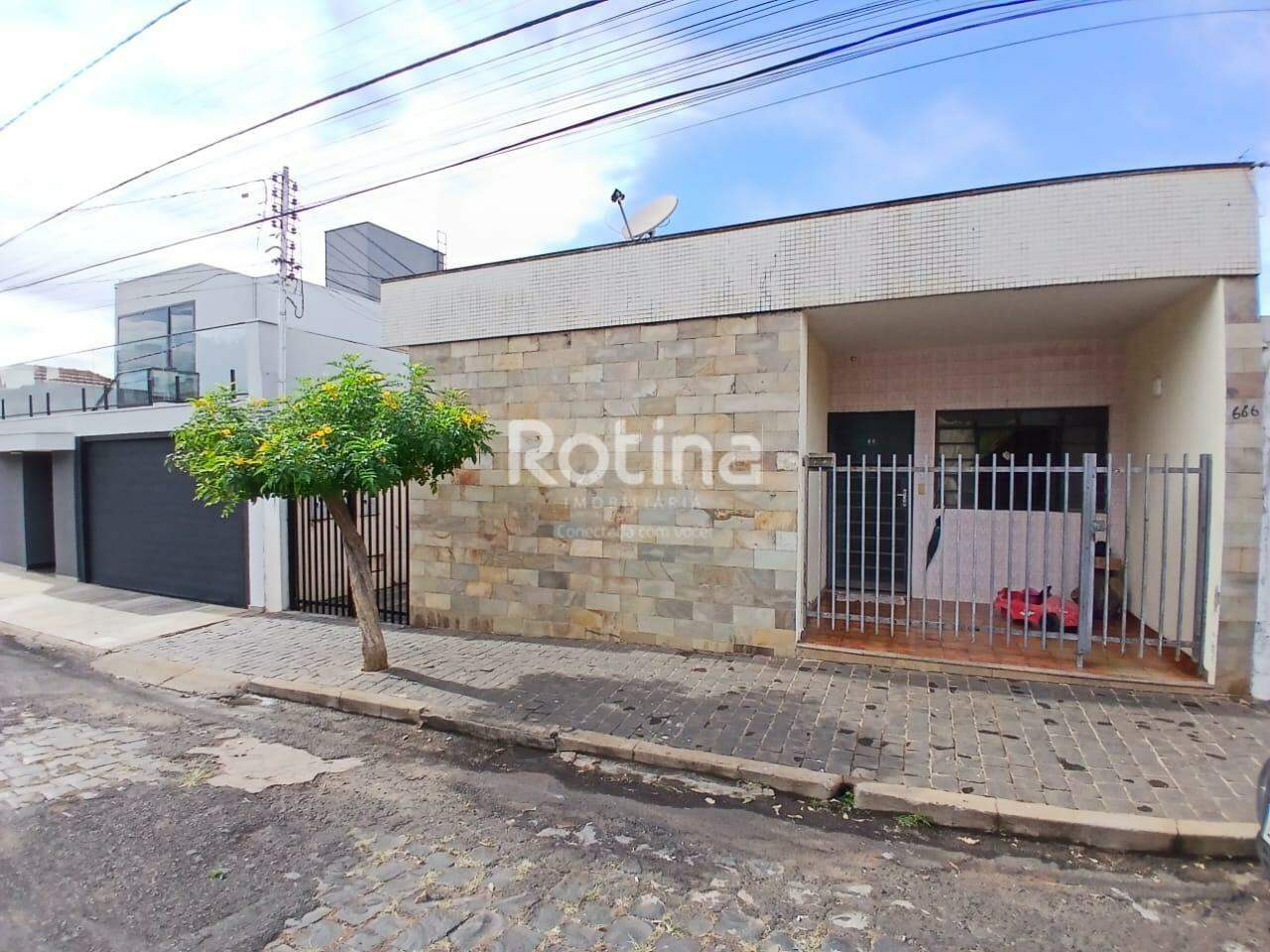 Casa para alugar, 2 quartos em Uberlândia no bairro Cazeca no valor de R$ 1.200,00 - Rotina Imobiliária: 