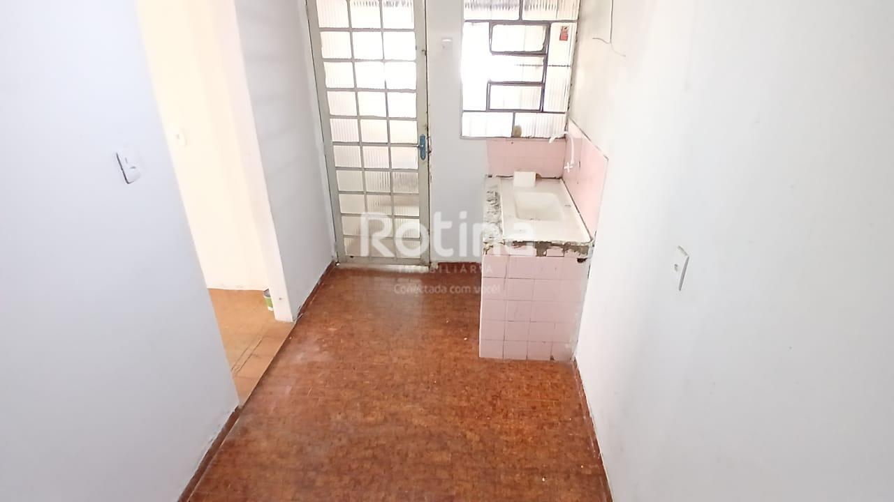 Casa para alugar, 2 quartos em Uberlândia no bairro Brasil no valor de R$ 1.200,00 - Rotina Imobiliária: 