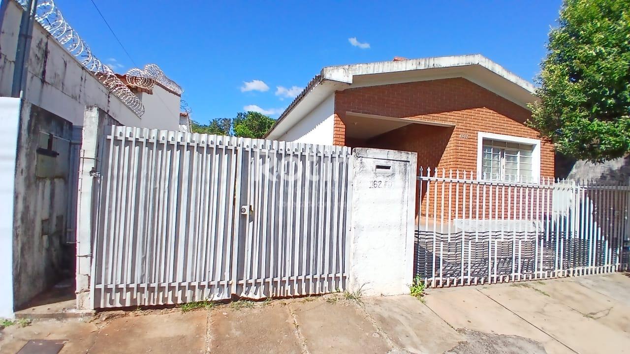 Casa para alugar, 2 quartos em Uberlândia no bairro Brasil no valor de R$ 1.200,00 - Rotina Imobiliária: 