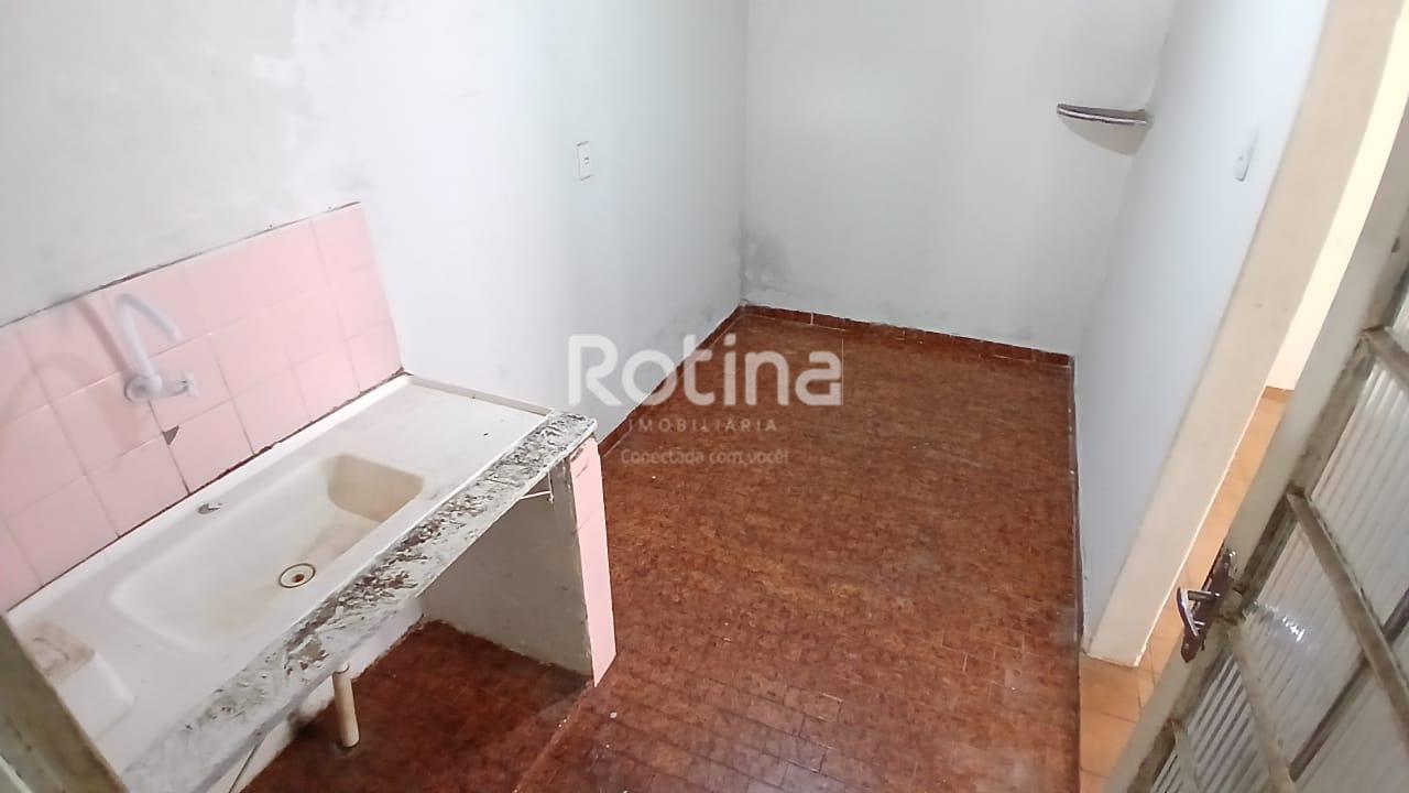 Casa para alugar, 2 quartos em Uberlândia no bairro Brasil no valor de R$ 1.200,00 - Rotina Imobiliária: 