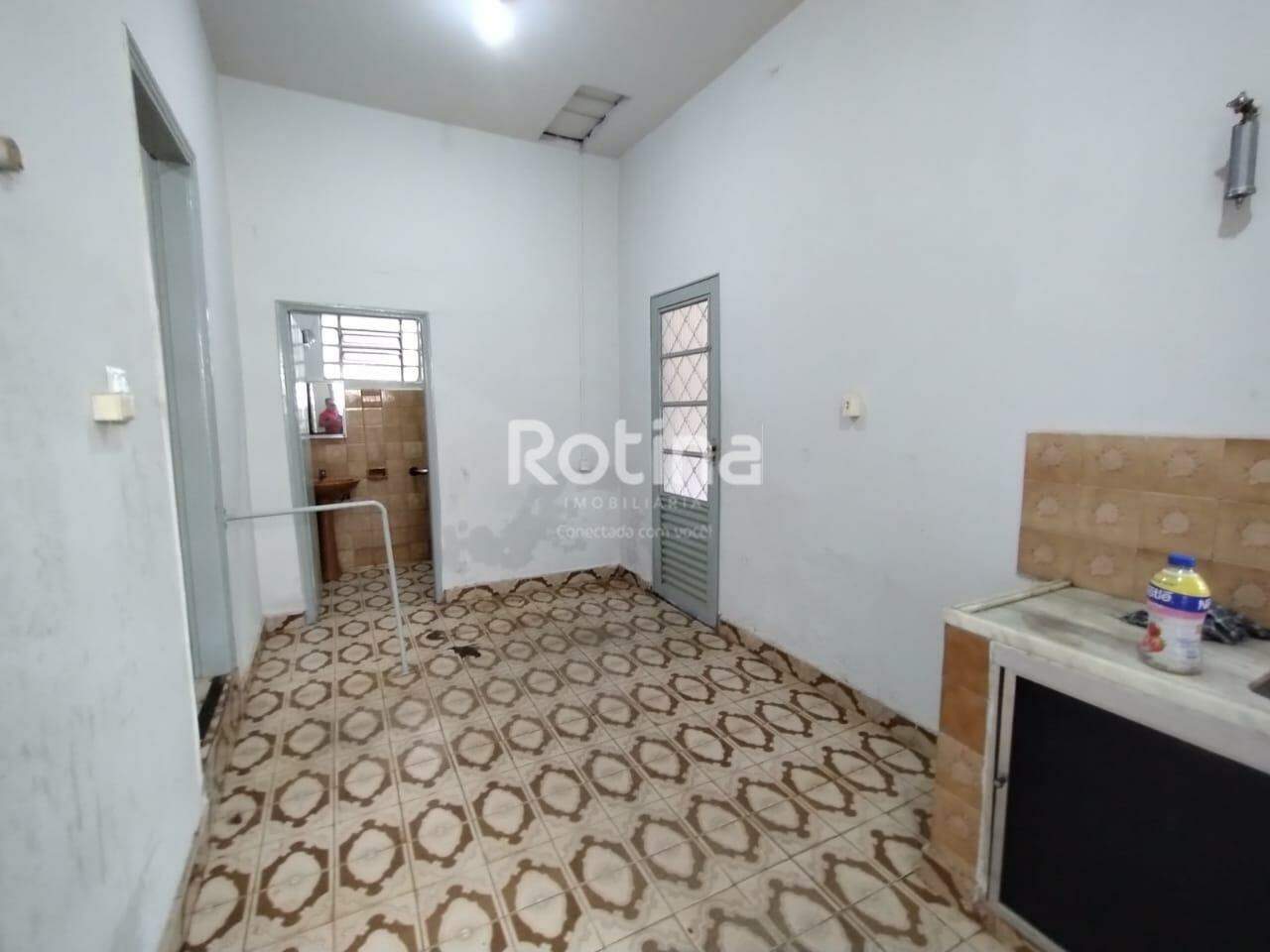 Casa para alugar, 4 quartos em Uberlândia no bairro Nossa Senhora Aparecida no valor de R$ 3.000,00 - Rotina Imobiliária: 