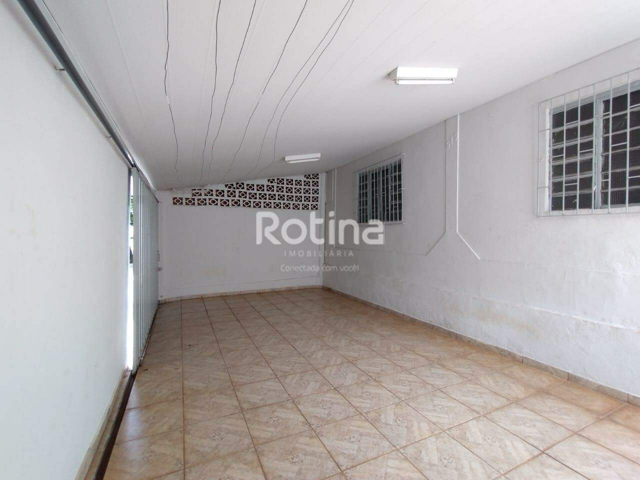 Casa para alugar, 4 quartos em Uberlândia no bairro Nossa Senhora Aparecida no valor de R$ 3.000,00 - Rotina Imobiliária: 