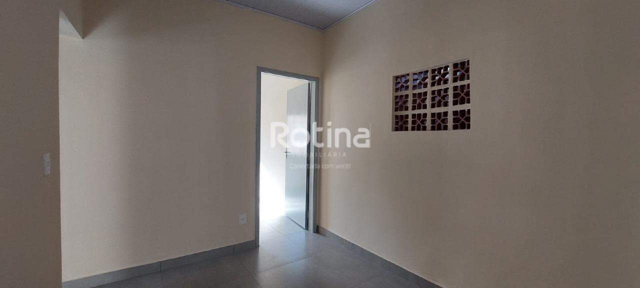 Casa para alugar, 3 quartos em Uberlândia no bairro Cazeca no valor de R$ 1.600,00 - Rotina Imobiliária: 