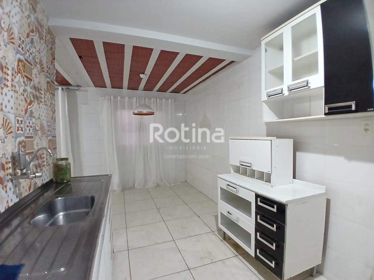 Casa para alugar, 3 quartos em Uberlândia no bairro Presidente Roosevelt no valor de R$ 2.000,00 - Rotina Imobiliária: 