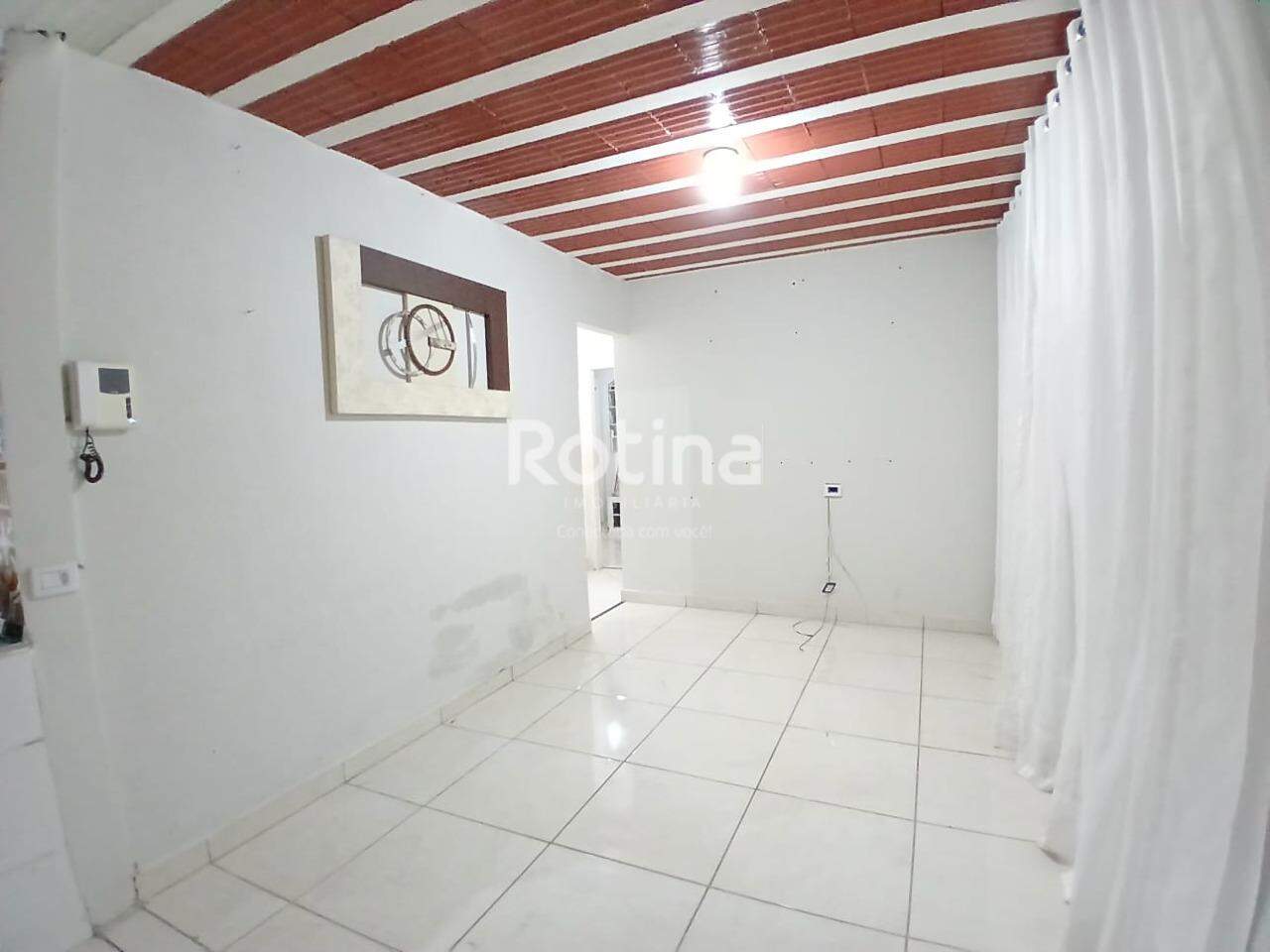 Casa para alugar, 3 quartos em Uberlândia no bairro Presidente Roosevelt no valor de R$ 2.000,00 - Rotina Imobiliária: 