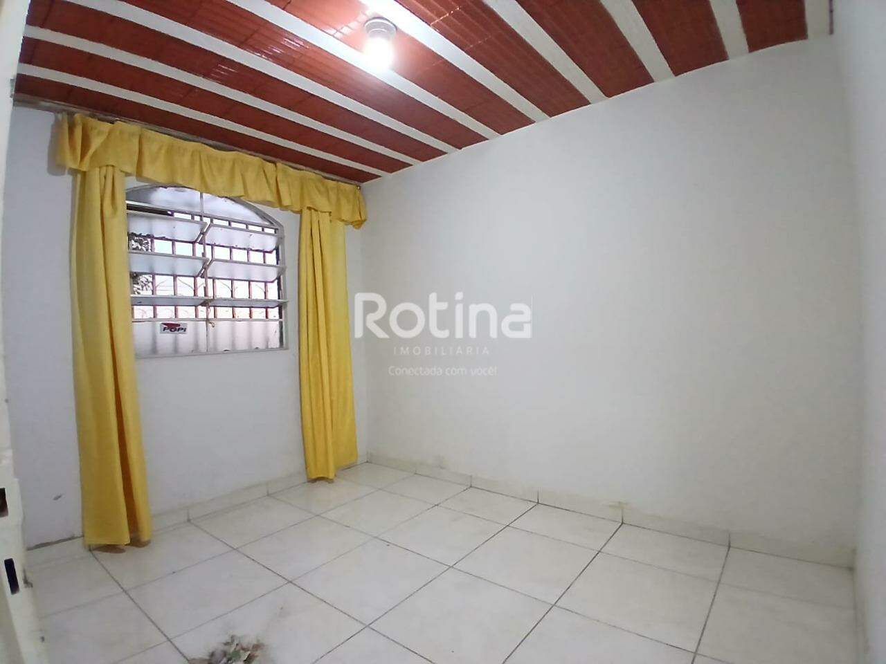 Casa para alugar, 3 quartos em Uberlândia no bairro Presidente Roosevelt no valor de R$ 2.000,00 - Rotina Imobiliária: 