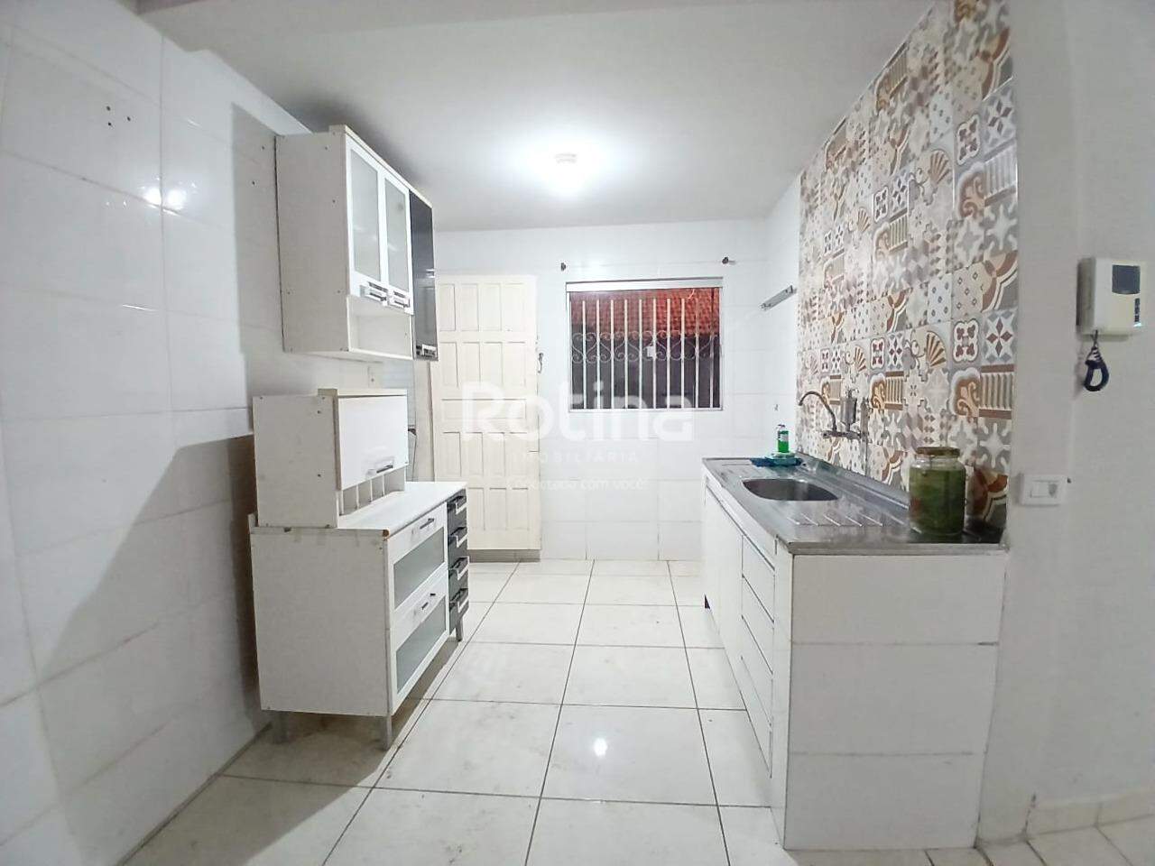 Casa para alugar, 3 quartos em Uberlândia no bairro Presidente Roosevelt no valor de R$ 2.000,00 - Rotina Imobiliária: 