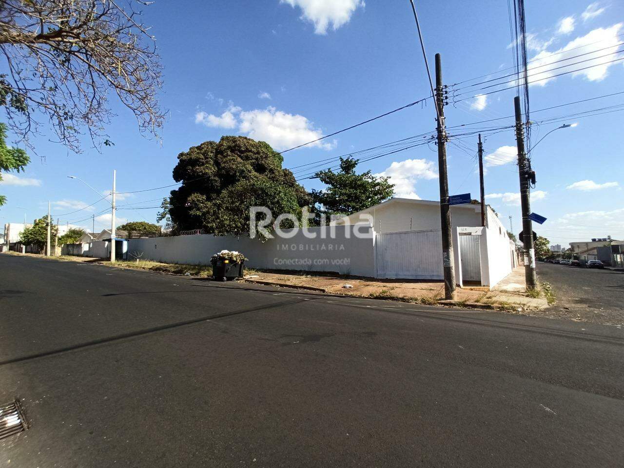 Casa para alugar, 3 quartos em Uberlândia no bairro Tibery no valor de R$ 2.200,00 - Rotina Imobiliária: 